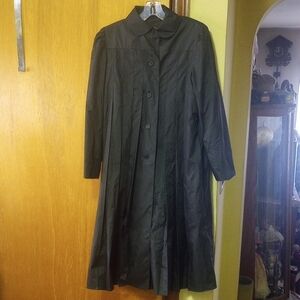 Rain Cheetahs Size 6 Black All-Weather Raincoat.  Collar Pockets Pleats Buttons